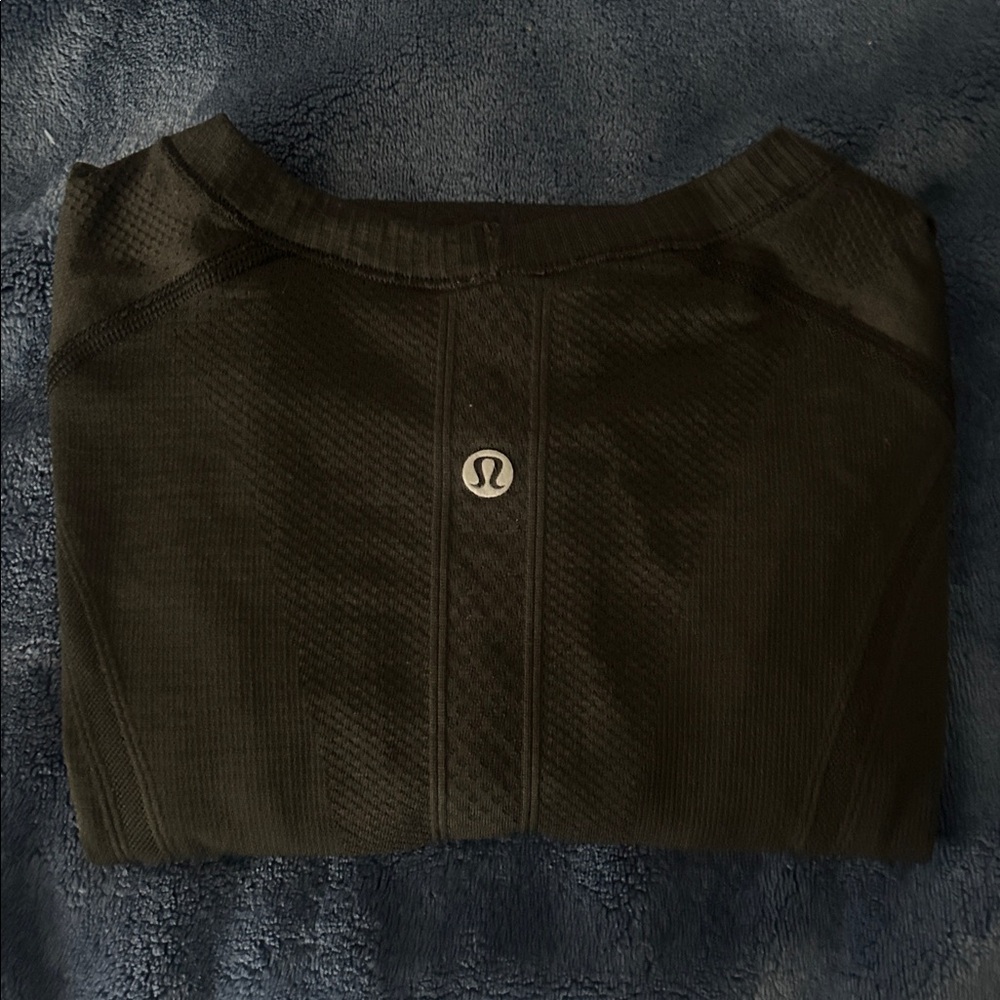 Black Athletic Top lulu lemon